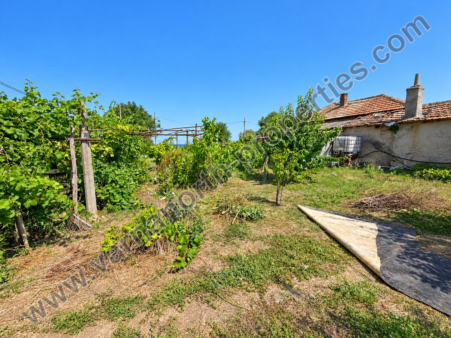 Едноетажна къща на метри от морето в село Крапец — снимка 9
