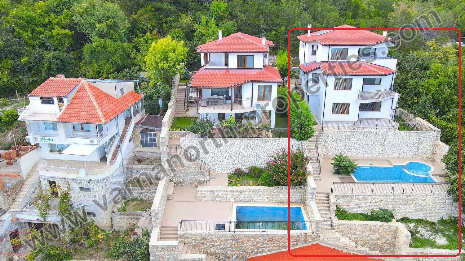 Продава се къща с басейн, гараж, паркинг и морска панорама — снимка 2
